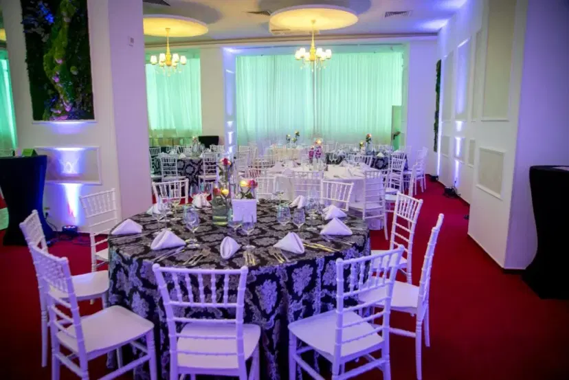 https://honeypot0.s3.amazonaws.com/1700303489376-gallery-PIANO%20BALLROOM%20PIPERA%20%281%29.webp