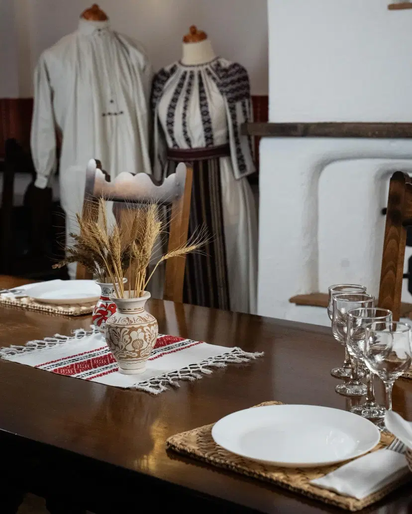 https://honeypot0.s3.amazonaws.com/1703255393333-gallery-RESTAURANT%20VATRA%20%286%29.webp