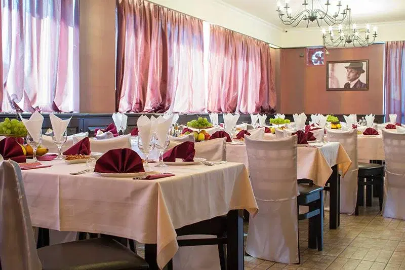 https://honeypot0.s3.amazonaws.com/1703757308490-gallery-CASA%20RIVOLI%20%282%29.webp