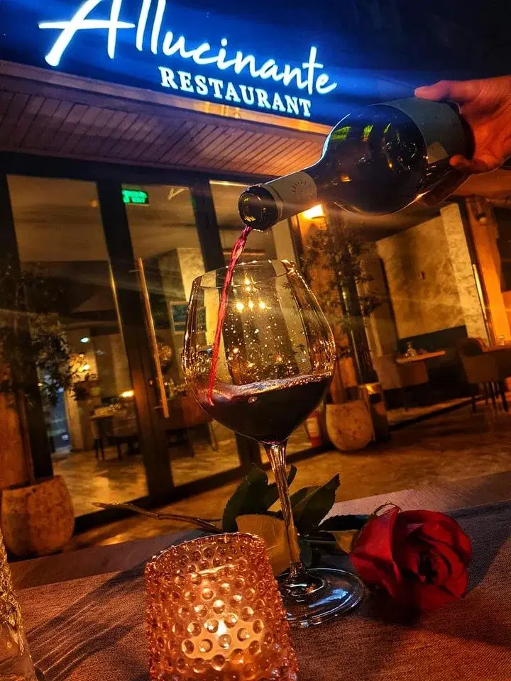 https://honeypot0.s3.amazonaws.com/1703856821292-gallery-RESTAURANT%20ALLUCINANTE%20%20%281%29.webp