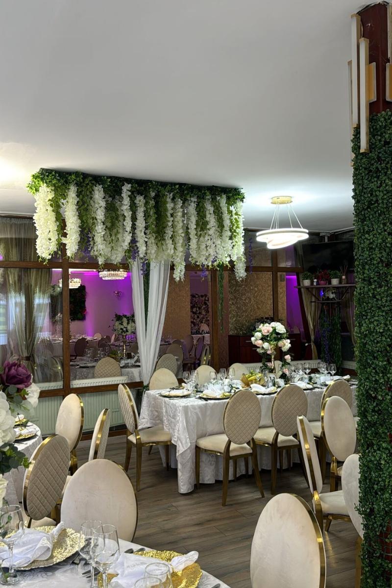 https://honeypot0.s3.amazonaws.com/gallery/1747215870118-gallery-Restaurant%20Floreal%20%282%29.jpg